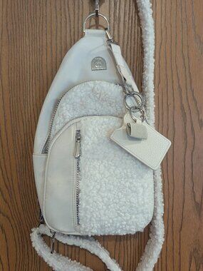 House of Harlow 1960 Sherpa Sling Bag Purse Backpack Cream Gold Tone Hardware